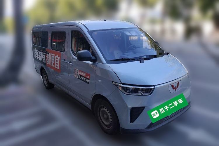 Used Wuling Yangguang 2025 Model 310KM Bus Edition—Customized by CATL Front Right 45 Deg