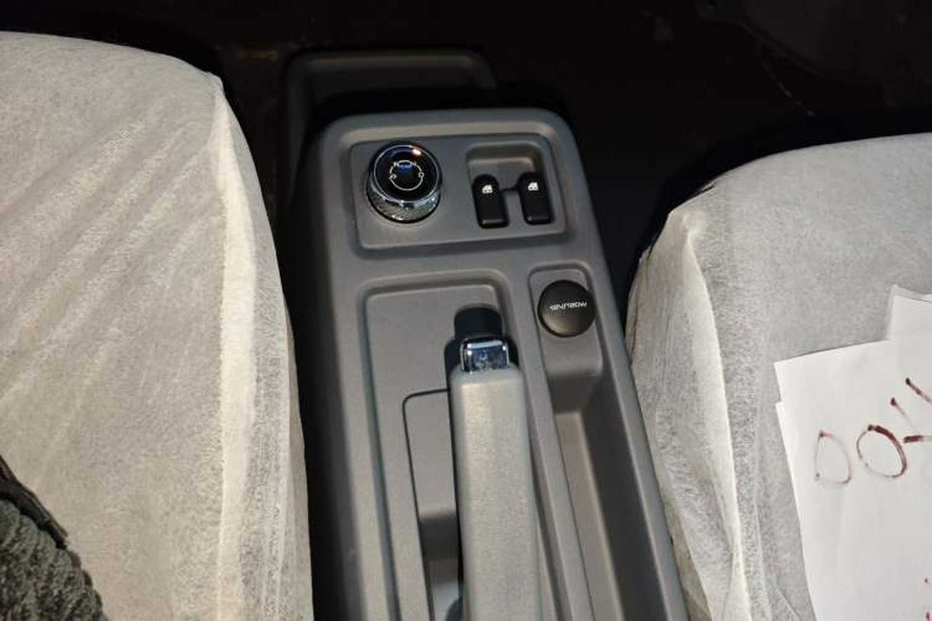 Used Wuling Yangguang 2025 Model 400km Bus Edition—Comfort Edition Gear Lever