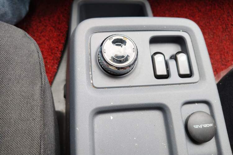 Used Wuling Yangguang 2025 Model 400km Bus Edition—Comfort Edition Gear Lever