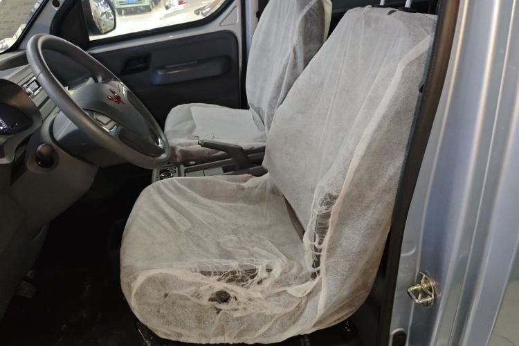 Used Wuling Yangguang 2025 Model 400km Bus Edition—Comfort Edition Left Front Seat
