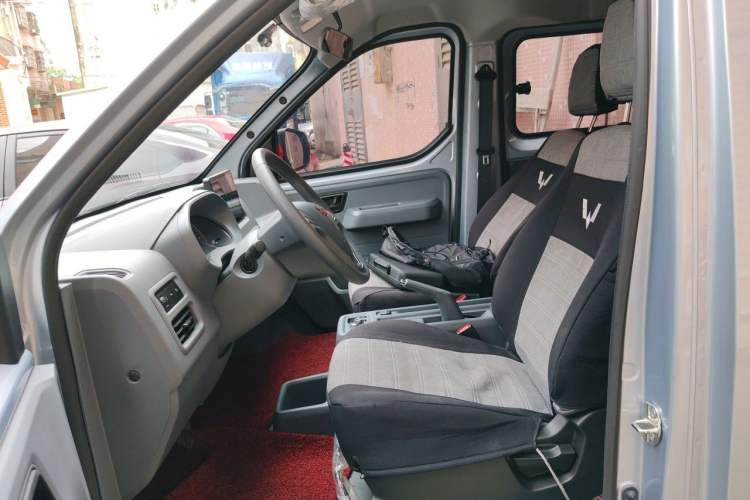 Used Wuling Yangguang 2025 Model 400km Bus Edition—Comfort Edition Left Front Seat