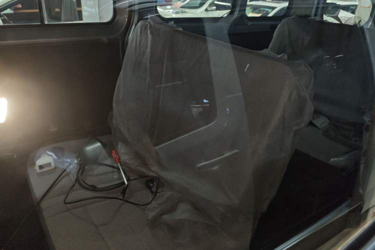 Used Wuling Yangguang 2025 Model 400km Bus Edition—Comfort Edition Left Rear Seat