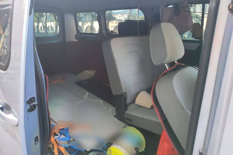 Used Wuling Yangguang 2025 Model 310KM Bus Edition—Customized by CATL Left Rear Seat
