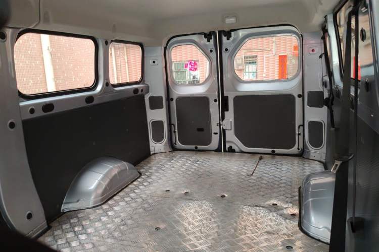 Used Wuling Yangguang 2025 Model 400km Bus Edition—Comfort Edition Left Rear Seat