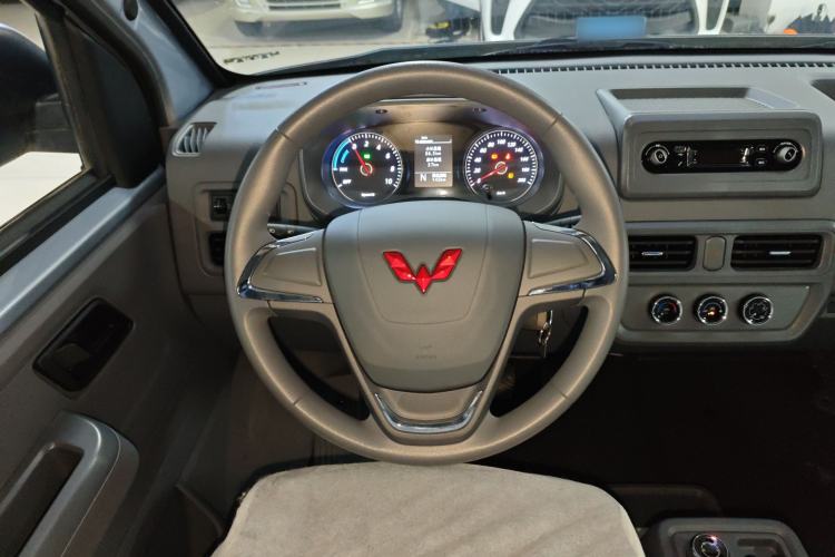 Used Wuling Yangguang 2025 Model 400km Bus Edition—Comfort Edition Steering Wheel
