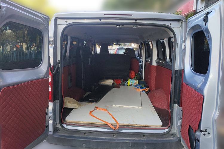 Used Wuling Yangguang 2025 Model 310KM Bus Edition—Customized by CATL Trunk
