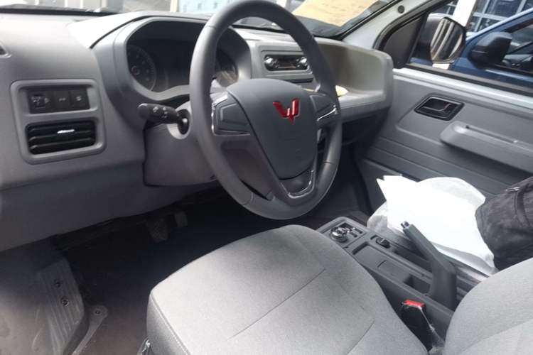 Used Wuling Yangguang 2025 Model 400km Bus Edition—Comfort Edition Center Console