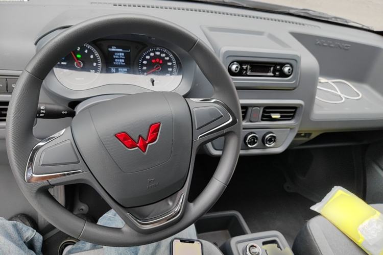 Used Wuling Yangguang 2025 Model 400km Bus Edition—Comfort Edition Center Console