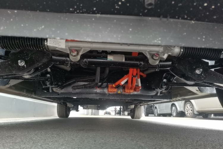 Used Wuling Yangguang 2025 Model 400km Bus Edition—Comfort Edition Chassis Front