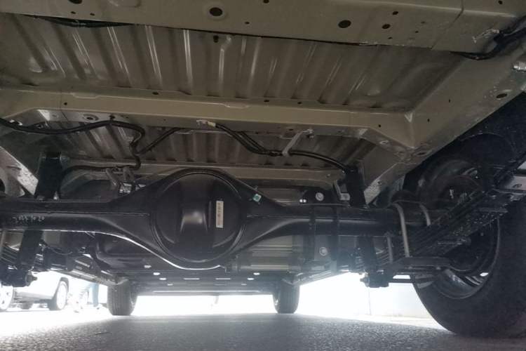 Used Wuling Yangguang 2025 Model 400km Bus Edition—Comfort Edition Chassis Rear