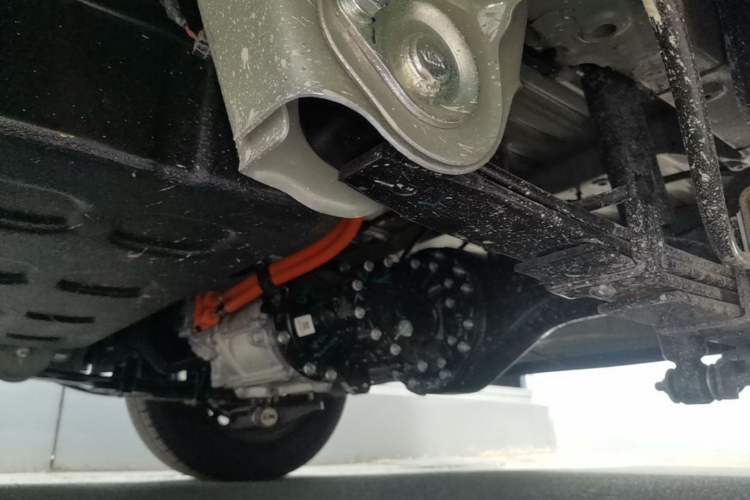 Used Wuling Yangguang 2025 Model 400km Bus Edition—Comfort Edition Chassis Rear Left