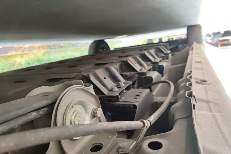 Used Wuling Yangguang 2025 Model 400km Bus Edition—Comfort Edition Chassis Rear Left