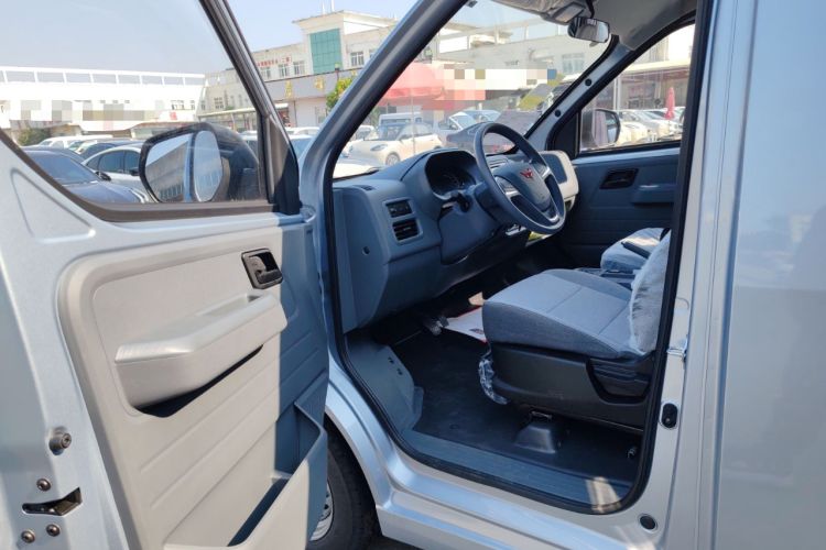 Used Wuling Yangguang 2025 Model 400km Bus Edition—Comfort Edition Driver Seat