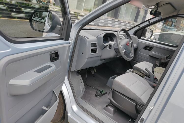 Used Wuling Yangguang 2025 Model 400km Bus Edition—Comfort Edition Driver Seat