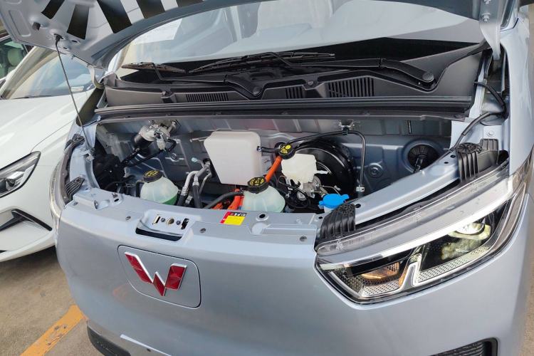Used Wuling Yangguang 2025 Model 400km Bus Edition—Comfort Edition Engine Bay