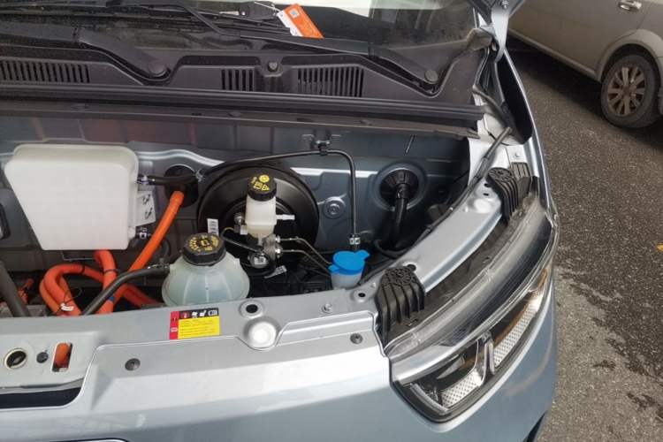 Used Wuling Yangguang 2025 Model 400km Bus Edition—Comfort Edition Engine Bay Left