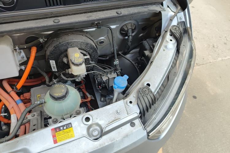 Used Wuling Yangguang 2025 Model 400km Bus Edition—Comfort Edition Engine Bay Left