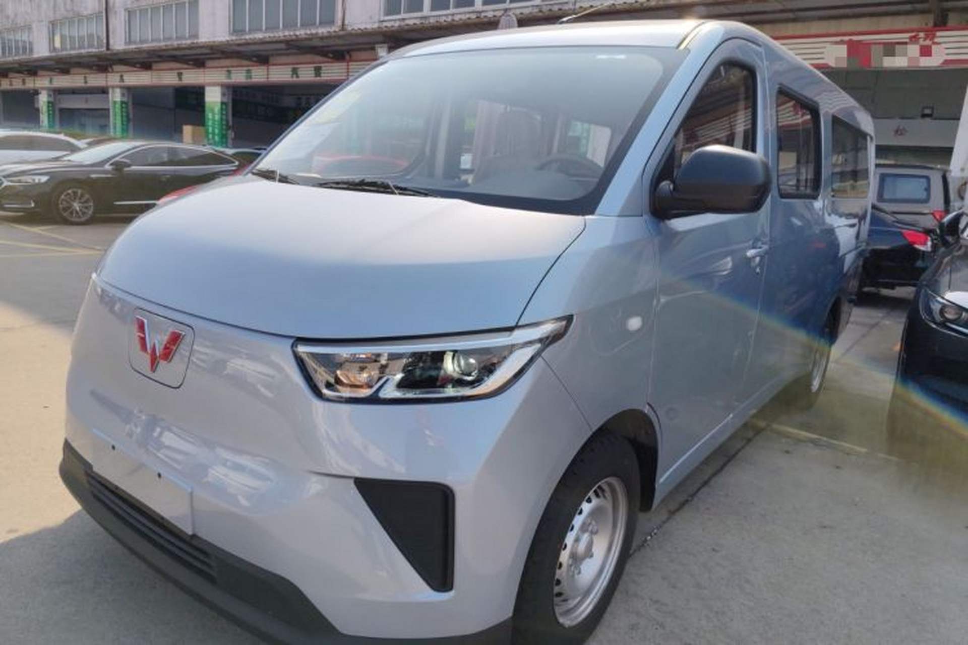 Used Wuling Yangguang 2025 Model 400km Bus Edition—Comfort Edition Front Left 45 Deg