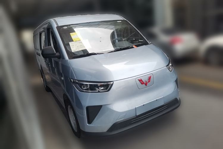 Used Wuling Yangguang 2025 Model 400km Bus Edition—Comfort Edition Front Right 45 Deg