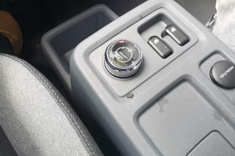 Used Wuling Yangguang 2025 Model 400km Bus Edition—Comfort Edition Gear Lever