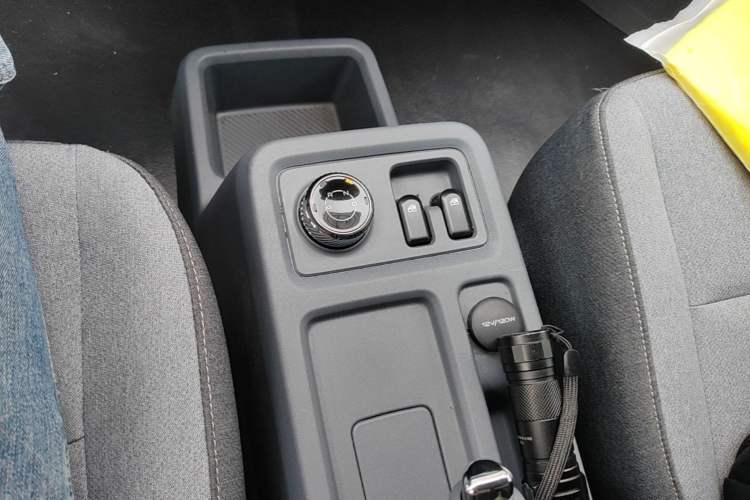 Used Wuling Yangguang 2025 Model 400km Bus Edition—Comfort Edition Gear Lever