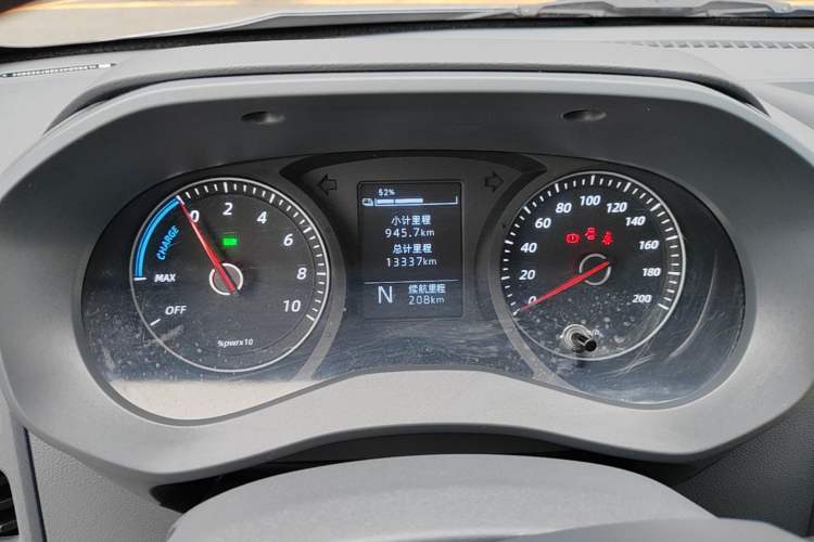 Used Wuling Yangguang 2025 Model 400km Bus Edition—Comfort Edition Instrument Cluster