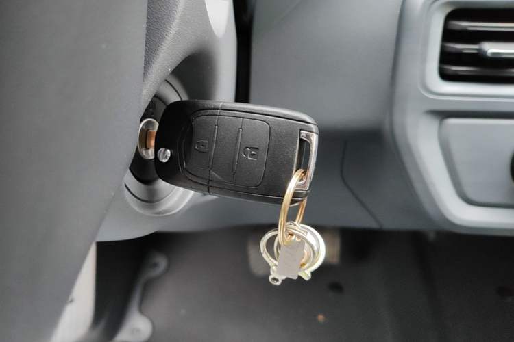 Used Wuling Yangguang 2025 Model 400km Bus Edition—Comfort Edition Interior 1