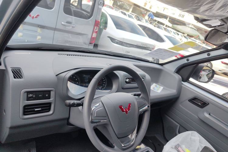 Used Wuling Yangguang 2025 Model 400km Bus Edition—Comfort Edition Interior 2