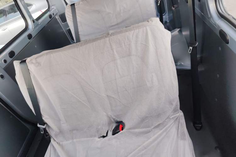 Used Wuling Yangguang 2025 Model 400km Bus Edition—Comfort Edition Interior 4