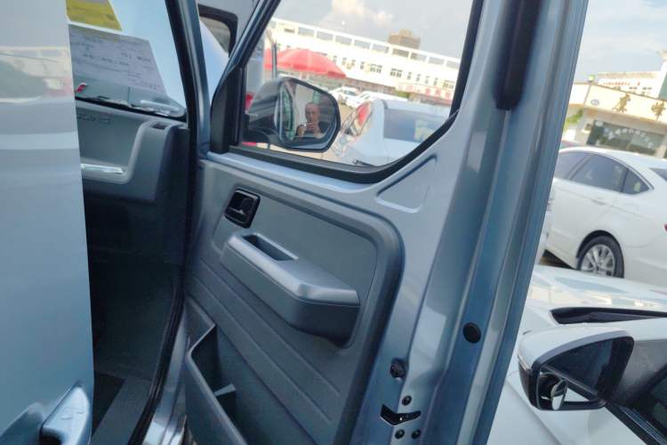 Used Wuling Yangguang 2025 Model 400km Bus Edition—Comfort Edition Interior 5