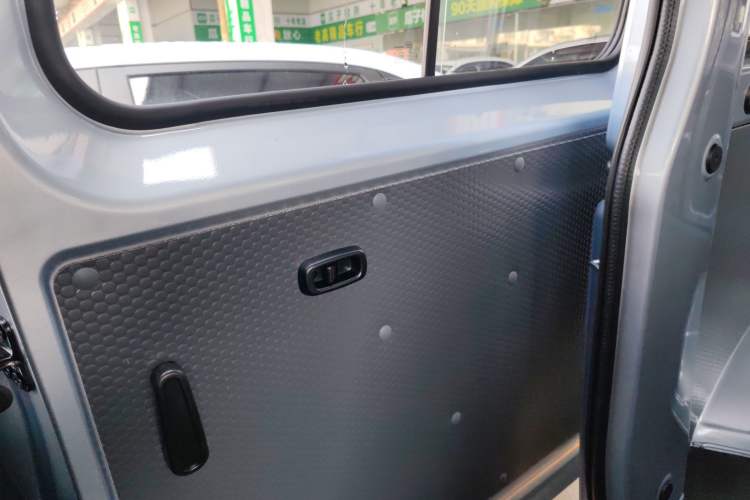 Used Wuling Yangguang 2025 Model 400km Bus Edition—Comfort Edition Interior 6
