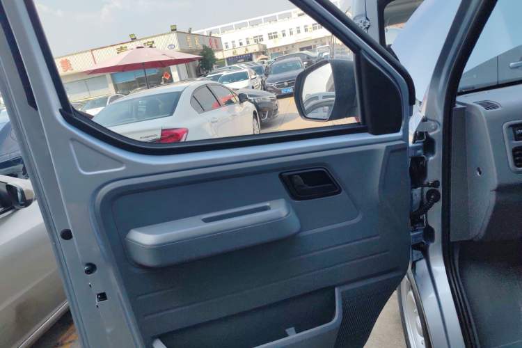 Used Wuling Yangguang 2025 Model 400km Bus Edition—Comfort Edition Interior 7