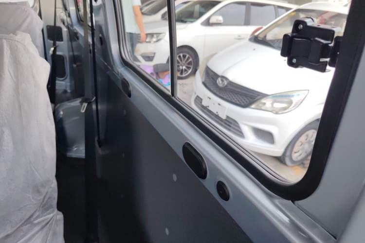 Used Wuling Yangguang 2025 Model 400km Bus Edition—Comfort Edition Interior 8