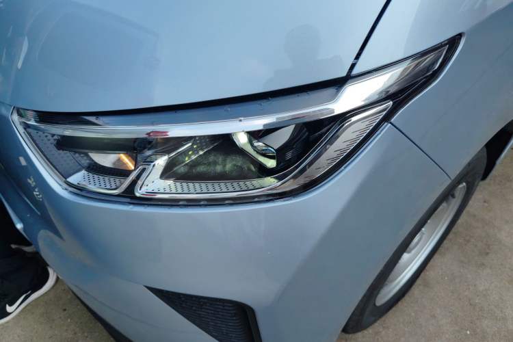 Used Wuling Yangguang 2025 Model 400km Bus Edition—Comfort Edition Left Front Headlight