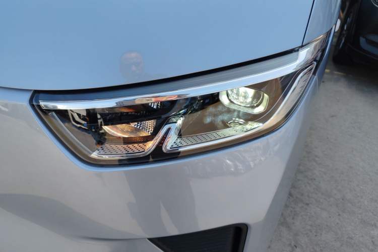 Used Wuling Yangguang 2025 Model 400km Bus Edition—Comfort Edition Left Front Headlight