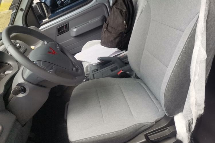 Used Wuling Yangguang 2025 Model 400km Bus Edition—Comfort Edition Left Front Seat