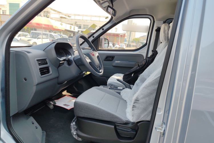 Used Wuling Yangguang 2025 Model 400km Bus Edition—Comfort Edition Left Front Seat