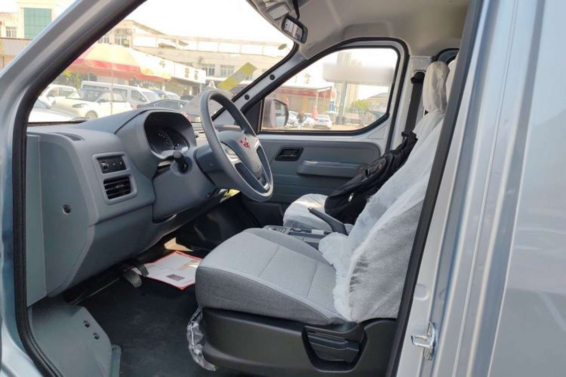 Used Wuling Yangguang 2025 Model 400km Bus Edition—Comfort Edition Left Front Seat