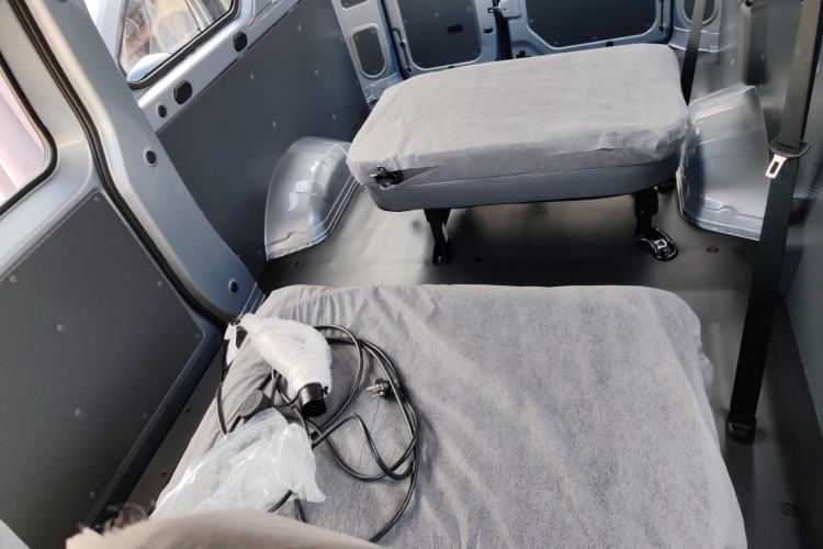 Used Wuling Yangguang 2025 Model 400km Bus Edition—Comfort Edition Left Rear Seat