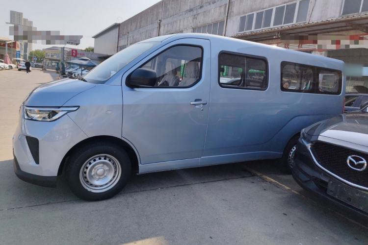 Used Wuling Yangguang 2025 Model 400km Bus Edition—Comfort Edition Left Side