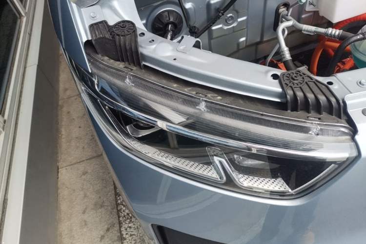 Used Wuling Yangguang 2025 Model 400km Bus Edition—Comfort Edition Right Front Headlight