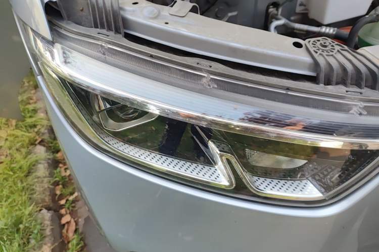 Used Wuling Yangguang 2025 Model 400km Bus Edition—Comfort Edition Right Front Headlight