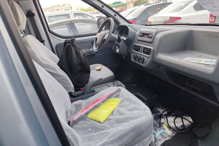 Used Wuling Yangguang 2025 Model 400km Bus Edition—Comfort Edition Right Front Seat