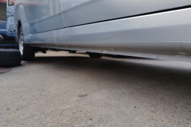 Used Wuling Yangguang 2025 Model 400km Bus Edition—Comfort Edition Right Side Sill