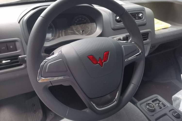 Used Wuling Yangguang 2025 Model 400km Bus Edition—Comfort Edition Steering Wheel
