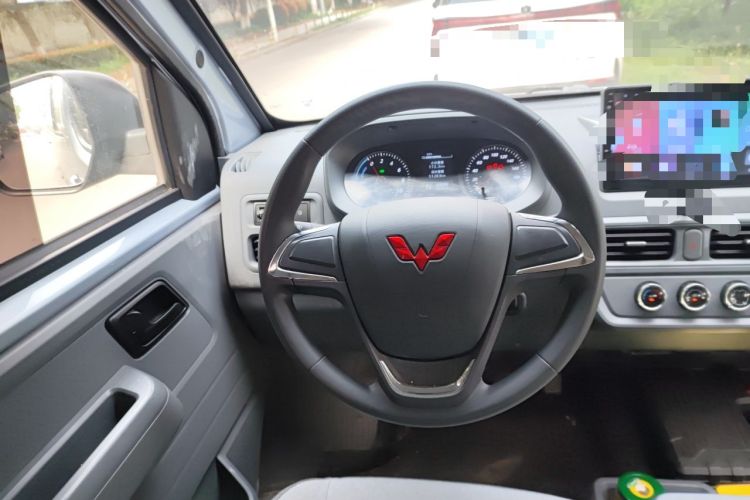 Used Wuling Yangguang 2025 Model 400km Bus Edition—Comfort Edition Steering Wheel