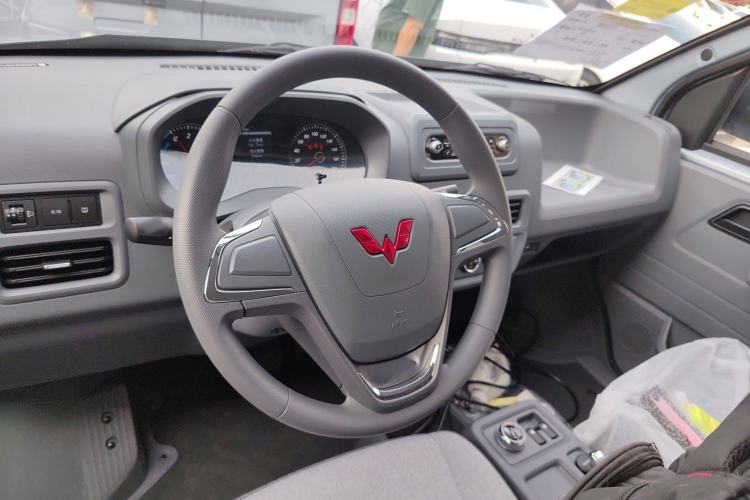 Used Wuling Yangguang 2025 Model 400km Bus Edition—Comfort Edition Steering Wheel