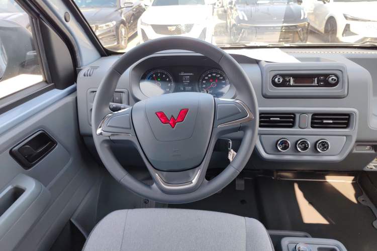 Used Wuling Yangguang 2025 Model 400km Bus Edition—Comfort Edition Steering Wheel