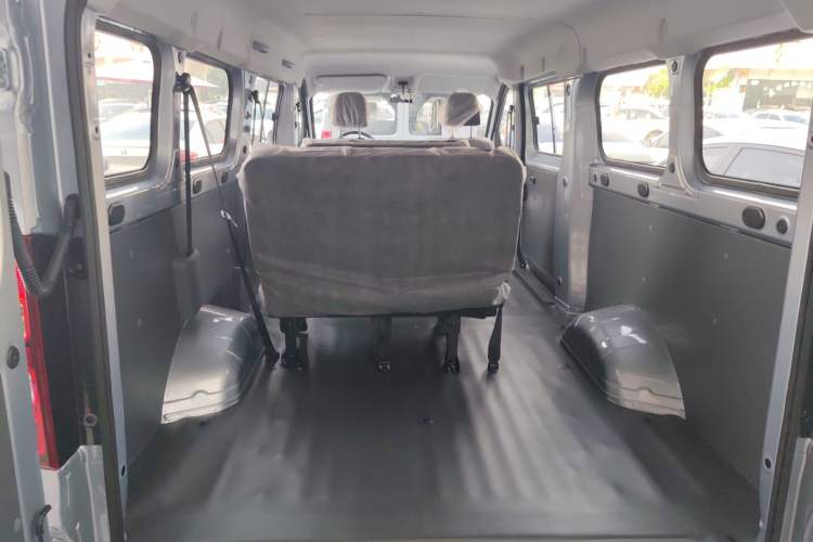 Used Wuling Yangguang 2025 Model 400km Bus Edition—Comfort Edition Trunk
