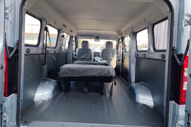 Used Wuling Yangguang 2025 Model 400km Bus Edition—Comfort Edition Trunk